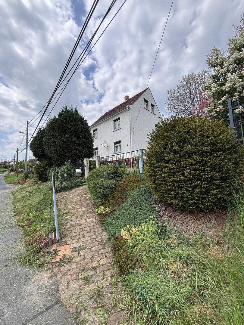 Predaj domu 100 m², pozemek 1.400 m², Braunsdorfer Straße 28, Freital, Sasko Predaj domu 100 m², pozemek 1.400 m², Braunsdorfer Straße 28, Freital, Sasko