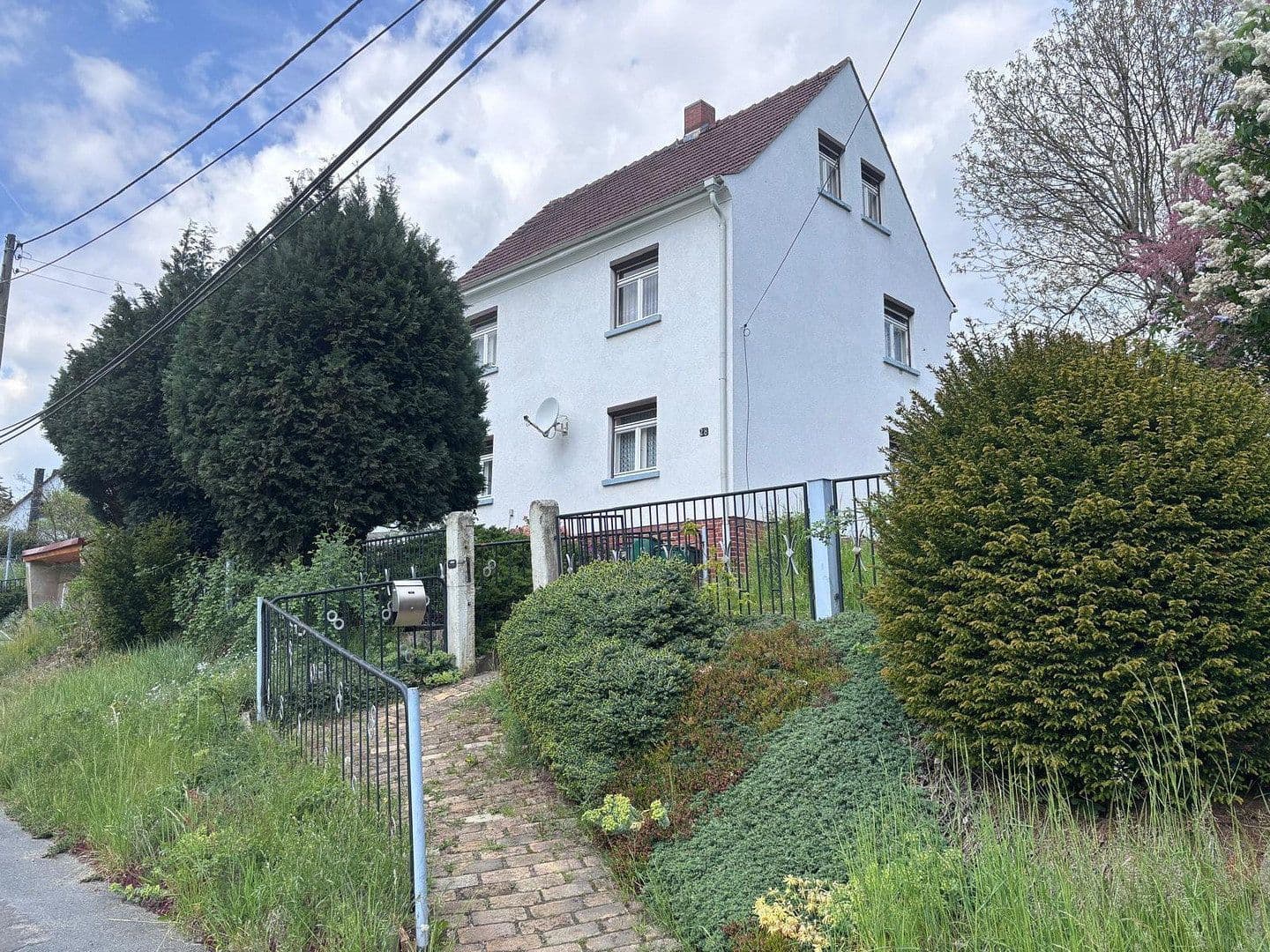 Predaj domu 100 m², pozemek 1.400 m², Braunsdorfer Straße 28, Freital, Sasko Predaj domu 100 m², pozemek 1.400 m², Braunsdorfer Straße 28, Freital, Sasko