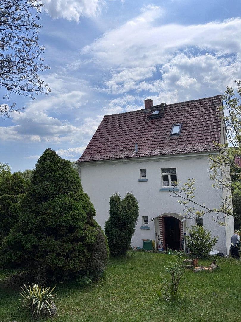 Predaj domu 100 m², pozemek 1.400 m², Braunsdorfer Straße 28, Freital, Sasko Predaj domu 100 m², pozemek 1.400 m², Braunsdorfer Straße 28, Freital, Sasko