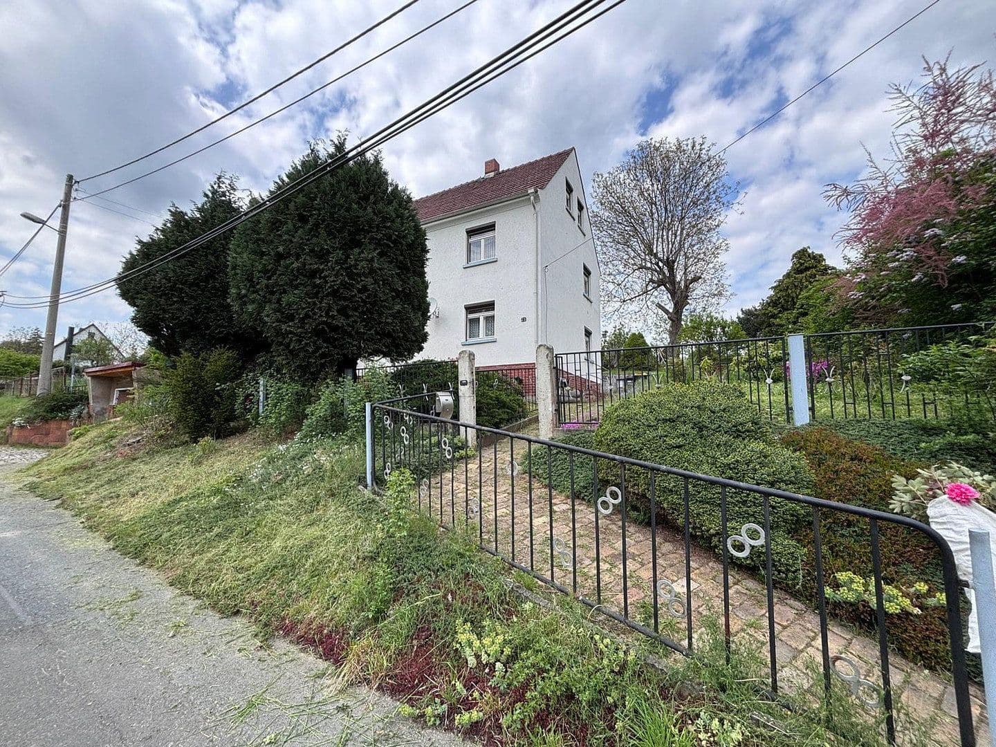 Predaj domu 100 m², pozemek 1.400 m², Braunsdorfer Straße 28, Freital, Sasko Predaj domu 100 m², pozemek 1.400 m², Braunsdorfer Straße 28, Freital, Sasko