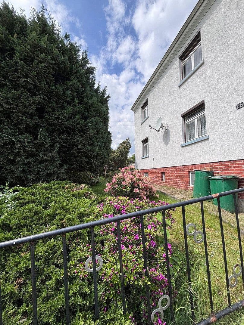 Predaj domu 100 m², pozemek 1.400 m², Braunsdorfer Straße 28, Freital, Sasko Predaj domu 100 m², pozemek 1.400 m², Braunsdorfer Straße 28, Freital, Sasko