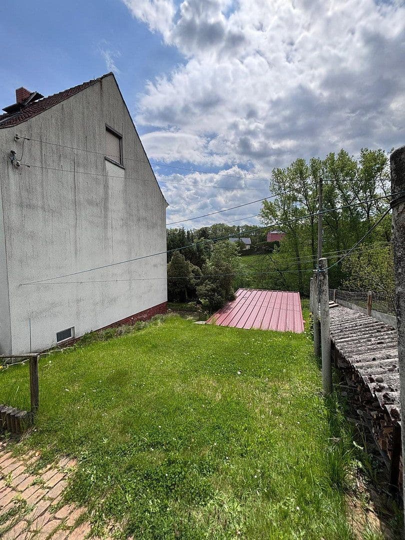 Predaj domu 100 m², pozemek 1.400 m², Braunsdorfer Straße 28, Freital, Sasko Predaj domu 100 m², pozemek 1.400 m², Braunsdorfer Straße 28, Freital, Sasko