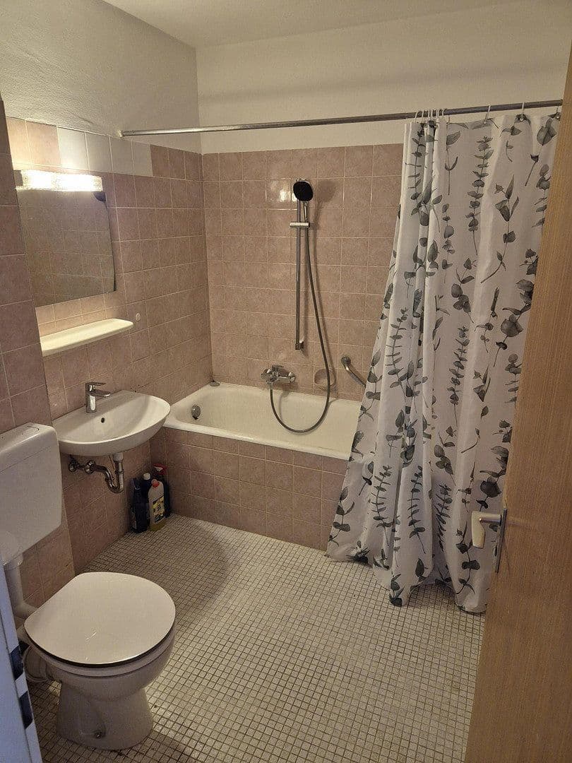 Prenájom bytu 2-izbový 74 m², Hörwarthstr. 18, München, Bavorsko Prenájom bytu 2-izbový 74 m², Hörwarthstr. 18, München, Bavorsko
