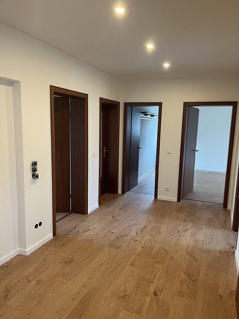Prenájom bytu 4-izbový 119 m², Moselstraße 9, Nentershausen, Porýnie-Falcko Prenájom bytu 4-izbový 119 m², Moselstraße 9, Nentershausen, Porýnie-Falcko