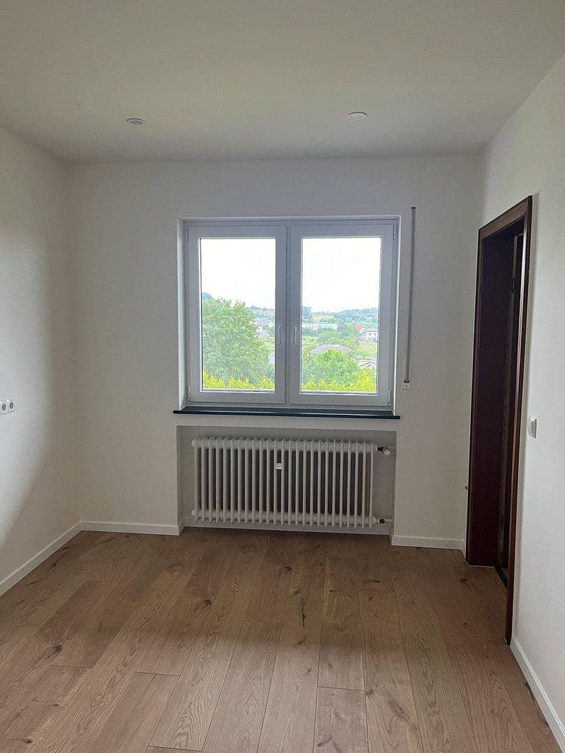 Prenájom bytu 4-izbový 119 m², Moselstraße 9, Nentershausen, Porýnie-Falcko Prenájom bytu 4-izbový 119 m², Moselstraße 9, Nentershausen, Porýnie-Falcko