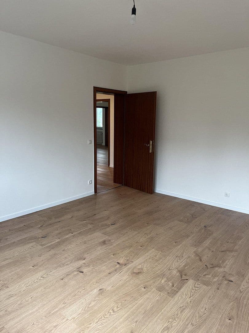 Prenájom bytu 4-izbový 119 m², Moselstraße 9, Nentershausen, Porýnie-Falcko Prenájom bytu 4-izbový 119 m², Moselstraße 9, Nentershausen, Porýnie-Falcko
