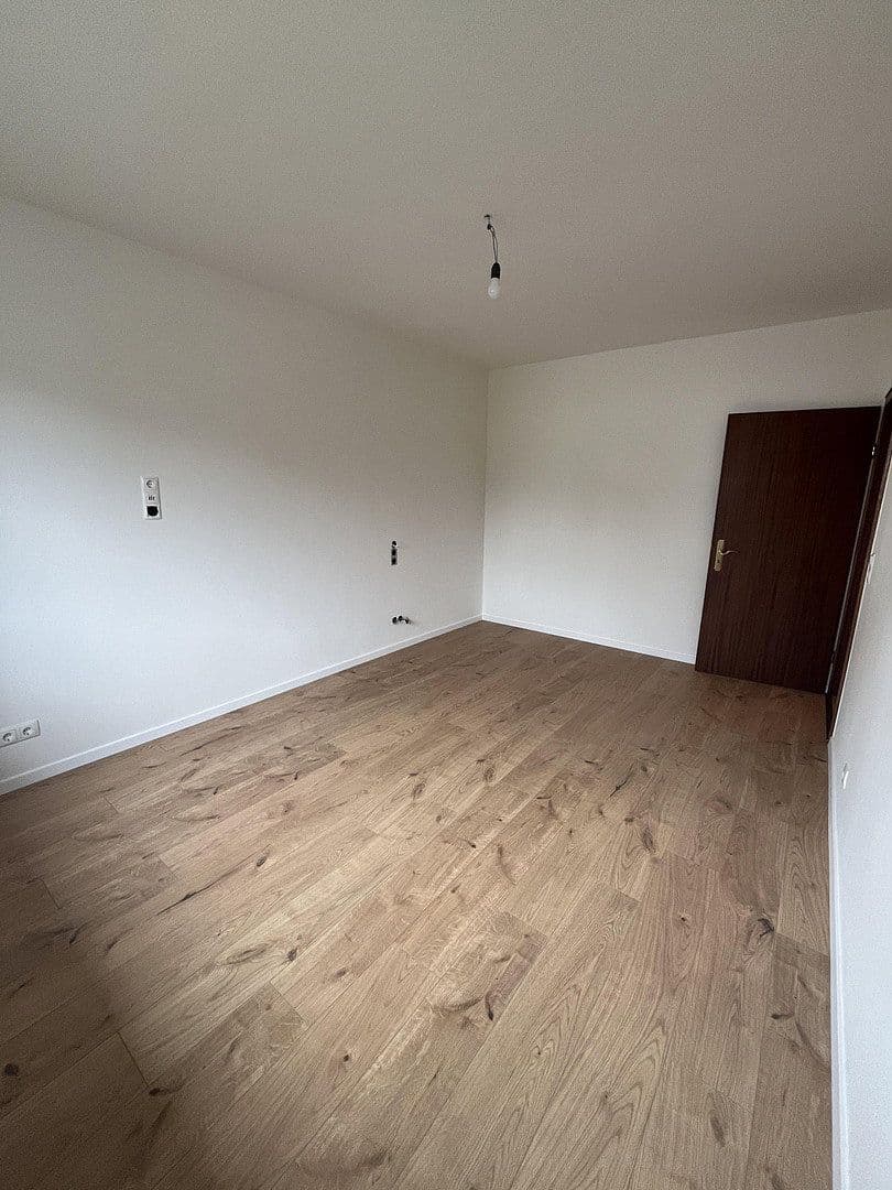 Prenájom bytu 4-izbový 119 m², Moselstraße 9, Nentershausen, Porýnie-Falcko Prenájom bytu 4-izbový 119 m², Moselstraße 9, Nentershausen, Porýnie-Falcko