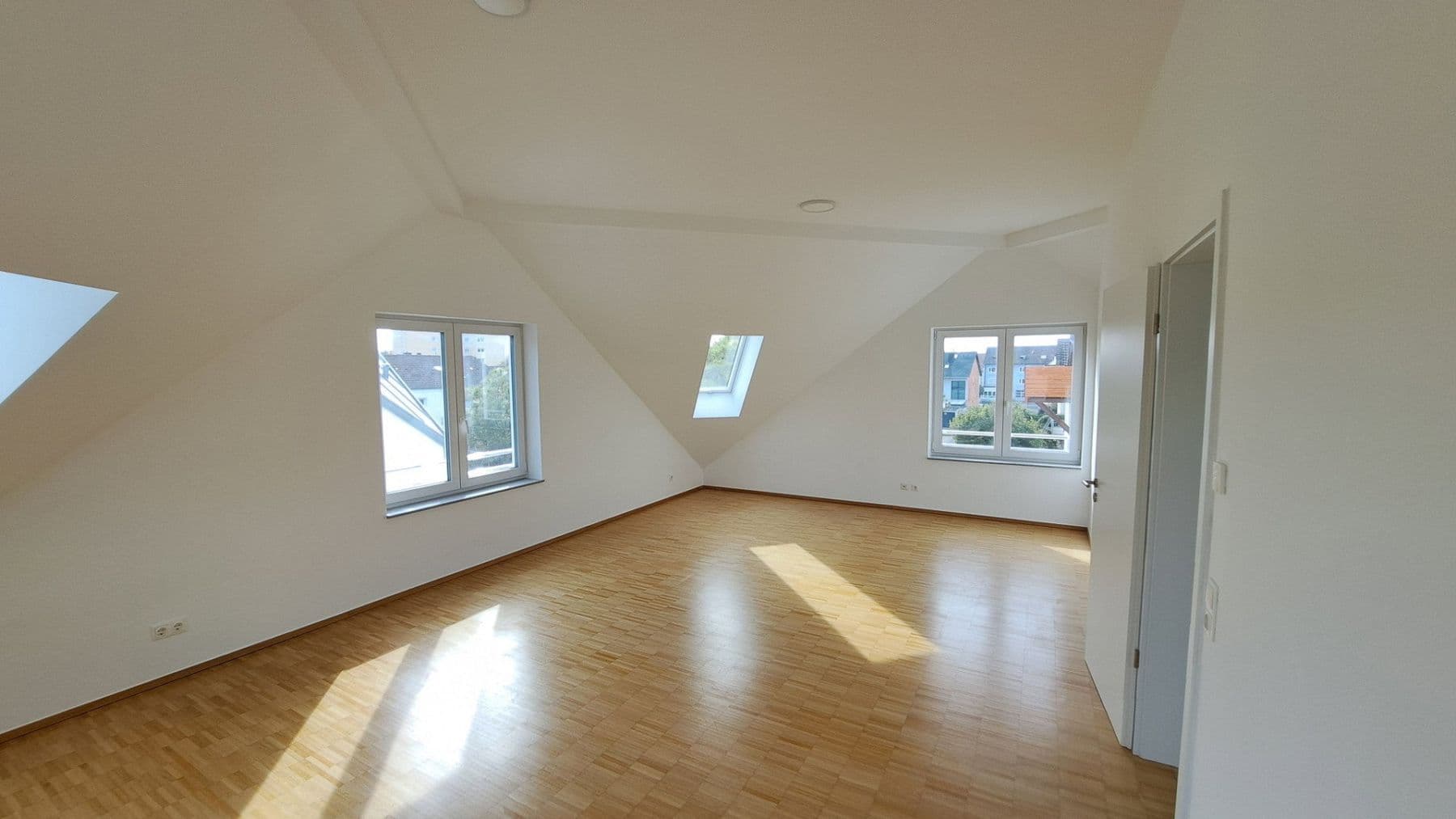 Prenájom domu 206 m², pozemok 265 m², Am Dreispitz 30, Aschaffenburg, Bavorsko Prenájom domu 206 m², pozemok 265 m², Am Dreispitz 30, Aschaffenburg, Bavorsko