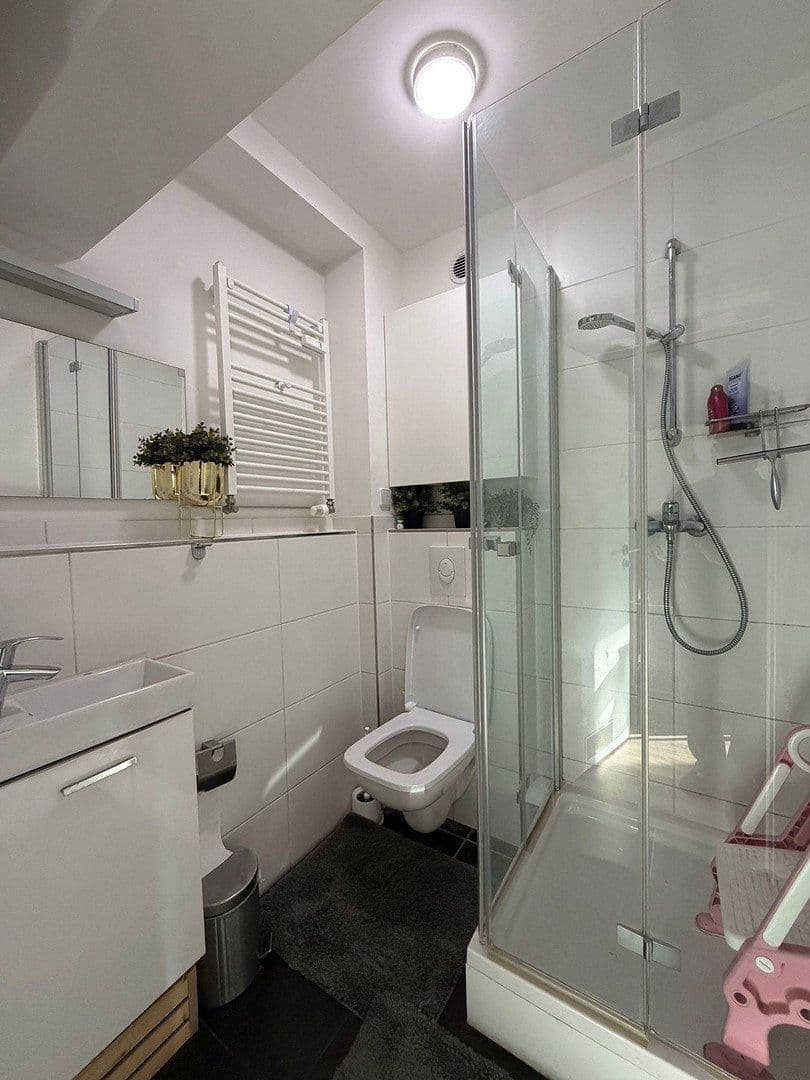 Prenájom bytu 3-izbový 75 m², Berlin, Berlín Prenájom bytu 3-izbový 75 m², Berlin, Berlín