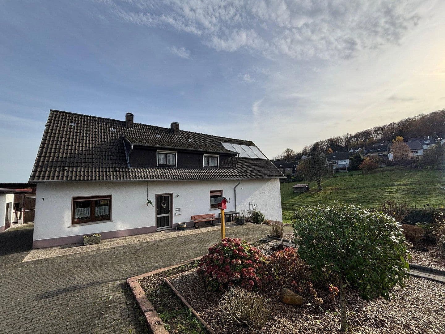 Predaj domu 208 m², pozemek 8.615 m², Bergstrasse 7, Lindlar, Severné Porýnie - Westfálsko Predaj domu 208 m², pozemek 8.615 m², Bergstrasse 7, Lindlar, Severné Porýnie - Westfálsko