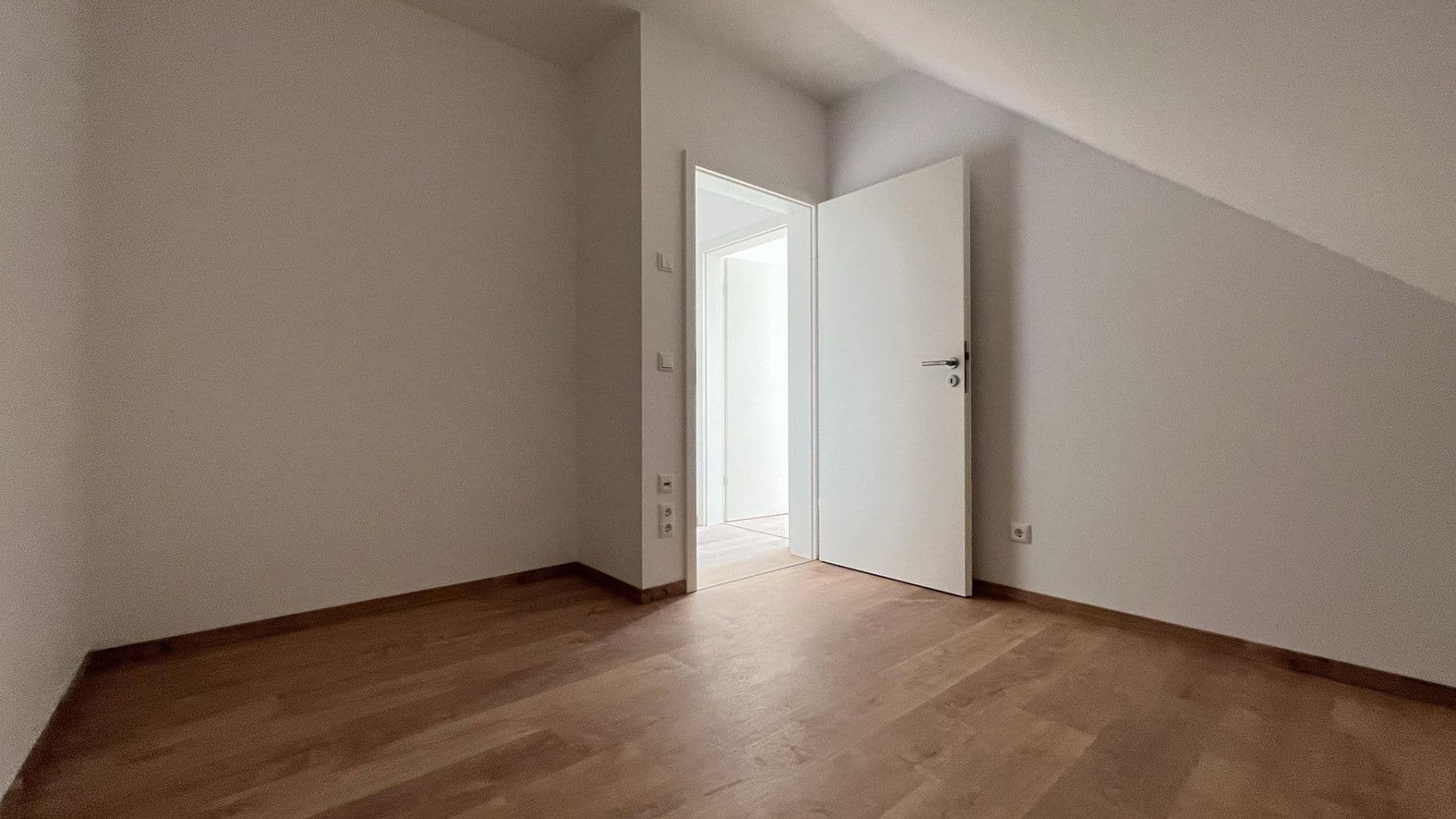 Prenájom domu 158 m², pozemek 380 m², An der Vogelweide 66, Leipzig, Sasko Prenájom domu 158 m², pozemek 380 m², An der Vogelweide 66, Leipzig, Sasko