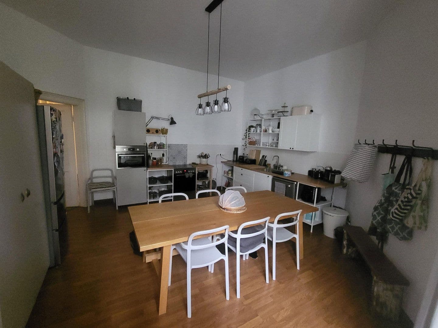 Prenájom bytu 5-izbový 202 m², Dufourstrasse 4, Leipzig, Sasko Prenájom bytu 5-izbový 202 m², Dufourstrasse 4, Leipzig, Sasko