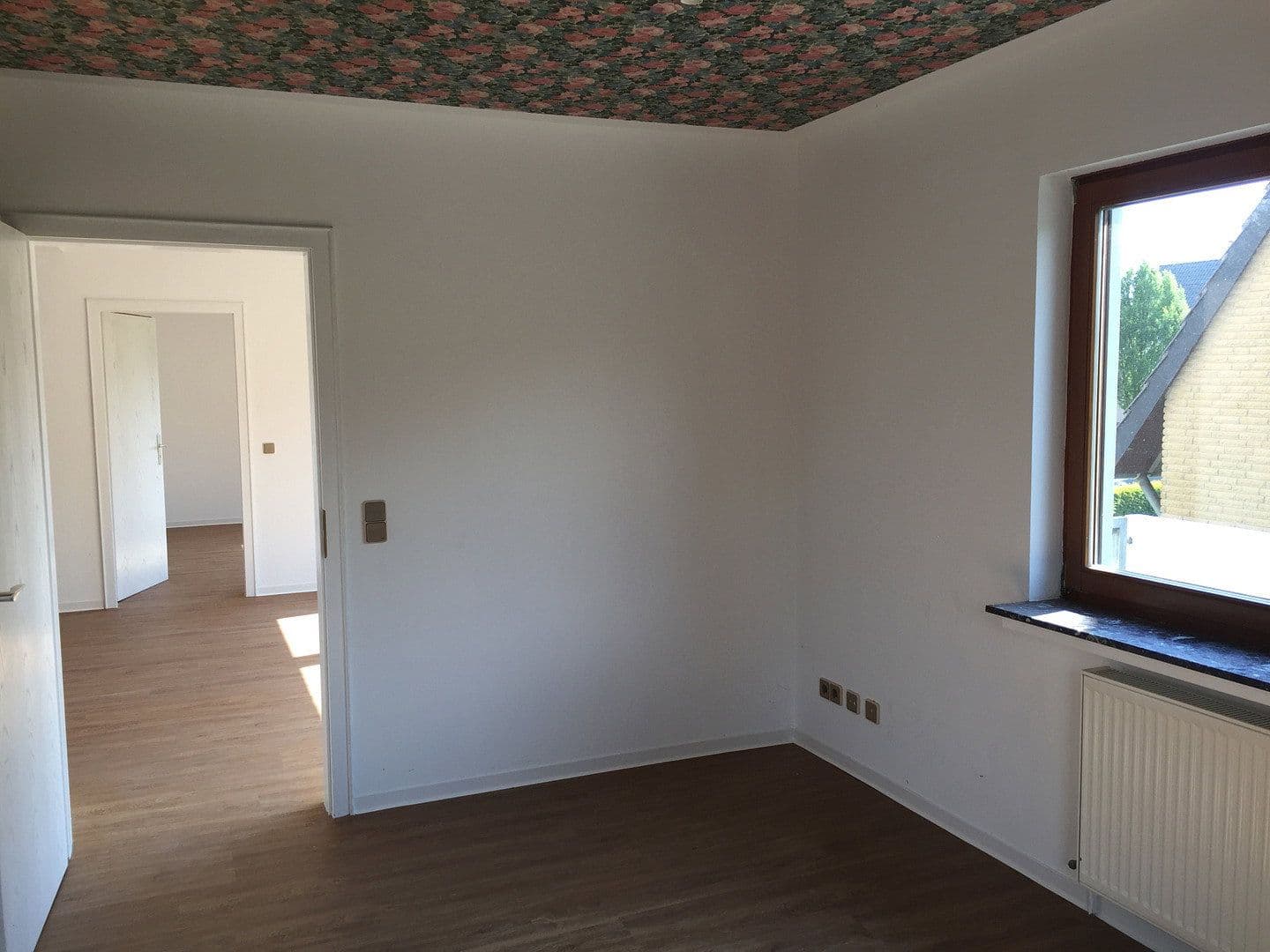 Prenájom bytu 4-izbový 100 m², Eickumer Str. 35, Bielefeld, Severné Porýnie - Westfálsko Prenájom bytu 4-izbový 100 m², Eickumer Str. 35, Bielefeld, Severné Porýnie - Westfálsko
