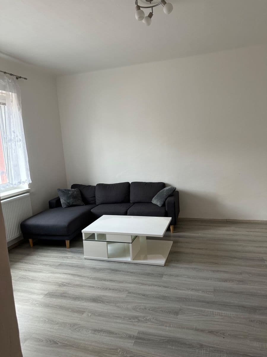 Prenájom bytu 1-izbový 48 m², Kostelecká, Mratín, Středočeský kraj Prenájom bytu 1-izbový 48 m², Kostelecká, Mratín, Středočeský kraj