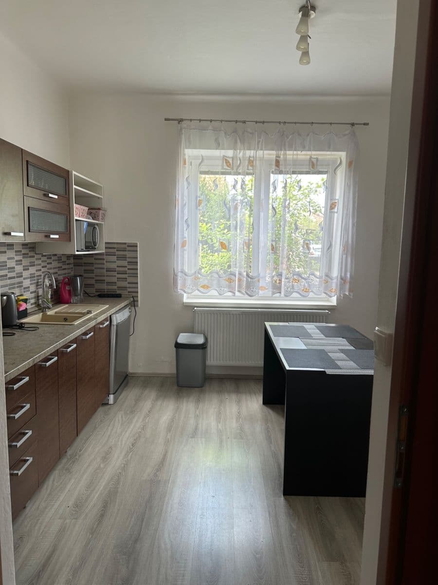 Prenájom bytu 1-izbový 48 m², Kostelecká, Mratín, Středočeský kraj Prenájom bytu 1-izbový 48 m², Kostelecká, Mratín, Středočeský kraj