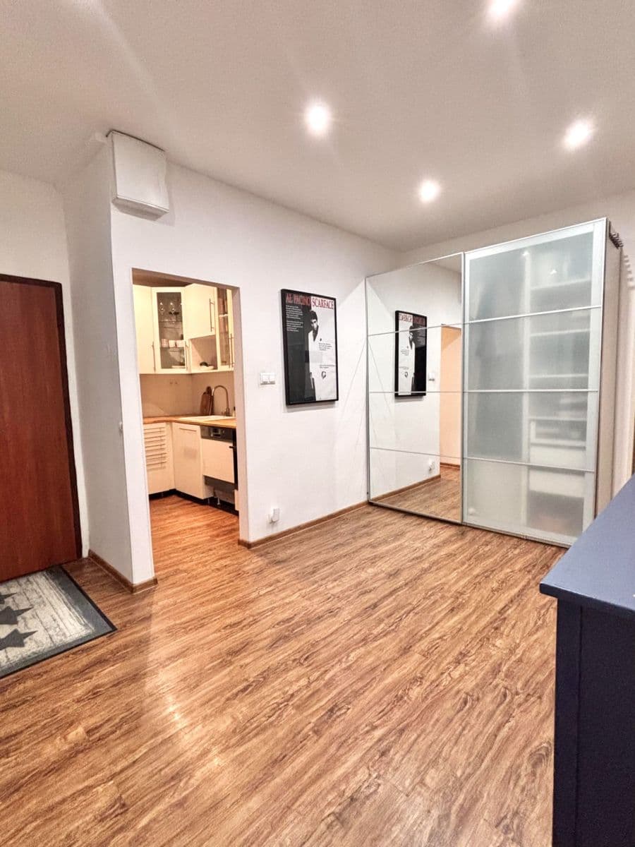 Prenájom bytu 2-izbový 62 m², Dělnická, Praha, Praha Prenájom bytu 2-izbový 62 m², Dělnická, Praha, Praha
