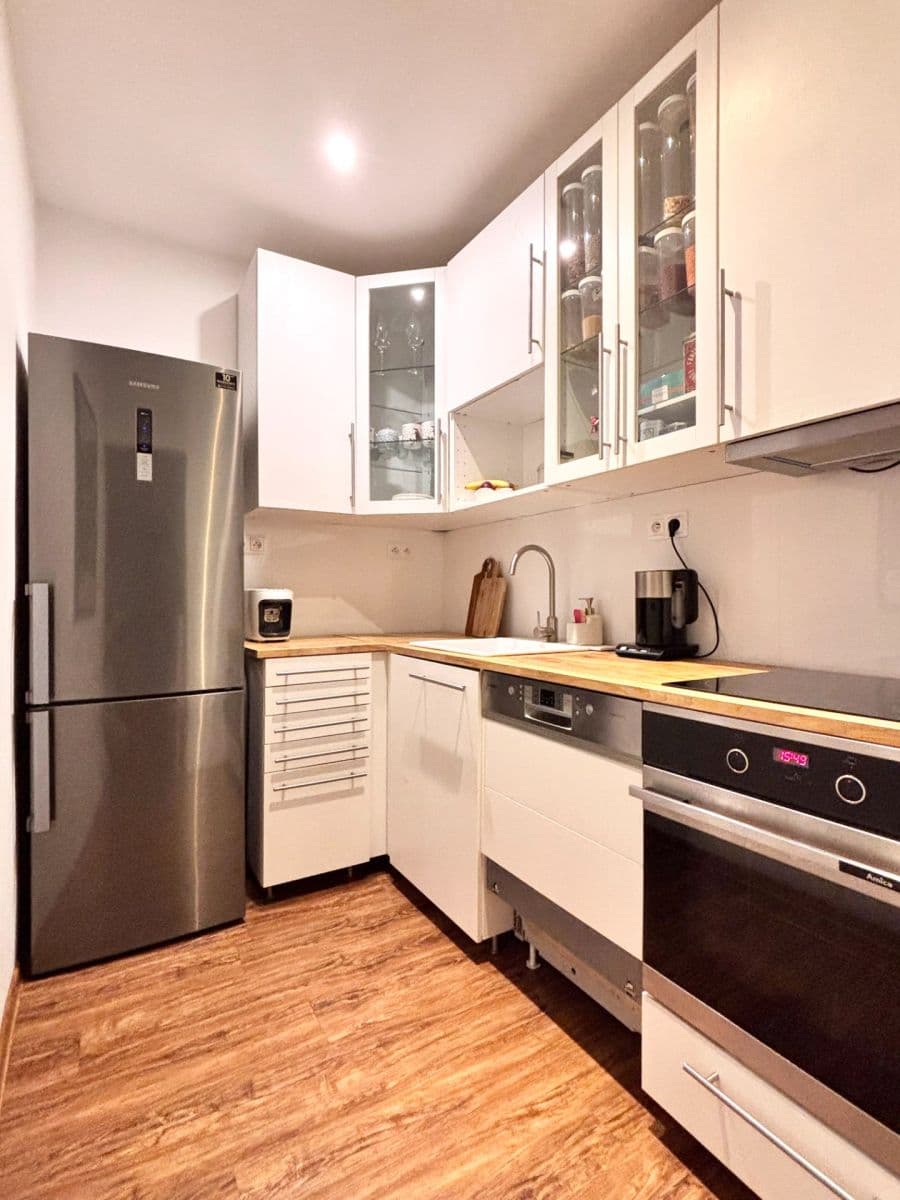 Prenájom bytu 2-izbový 62 m², Dělnická, Praha, Praha Prenájom bytu 2-izbový 62 m², Dělnická, Praha, Praha