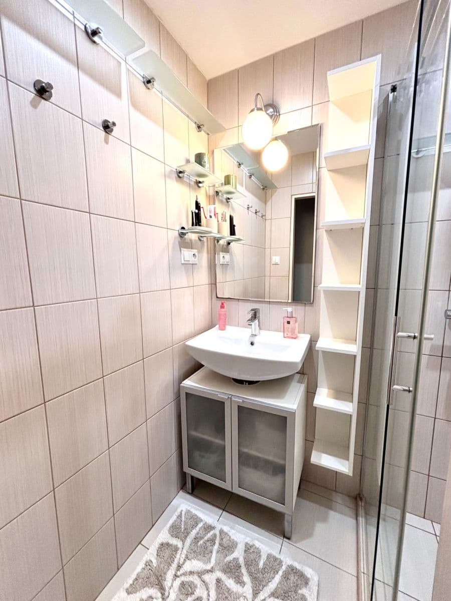 Prenájom bytu 2-izbový 62 m², Dělnická, Praha, Praha Prenájom bytu 2-izbový 62 m², Dělnická, Praha, Praha