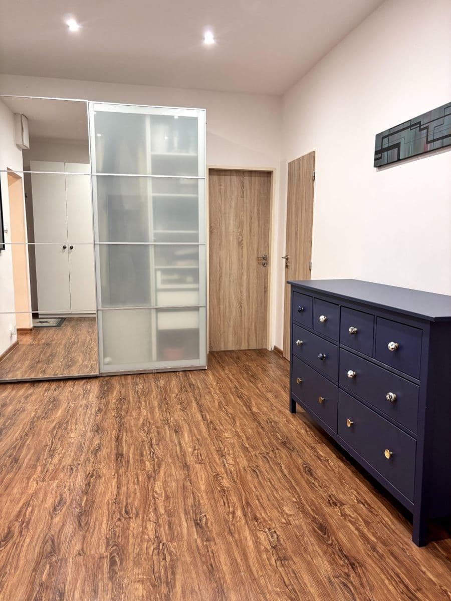 Prenájom bytu 2-izbový 62 m², Dělnická, Praha, Praha Prenájom bytu 2-izbový 62 m², Dělnická, Praha, Praha