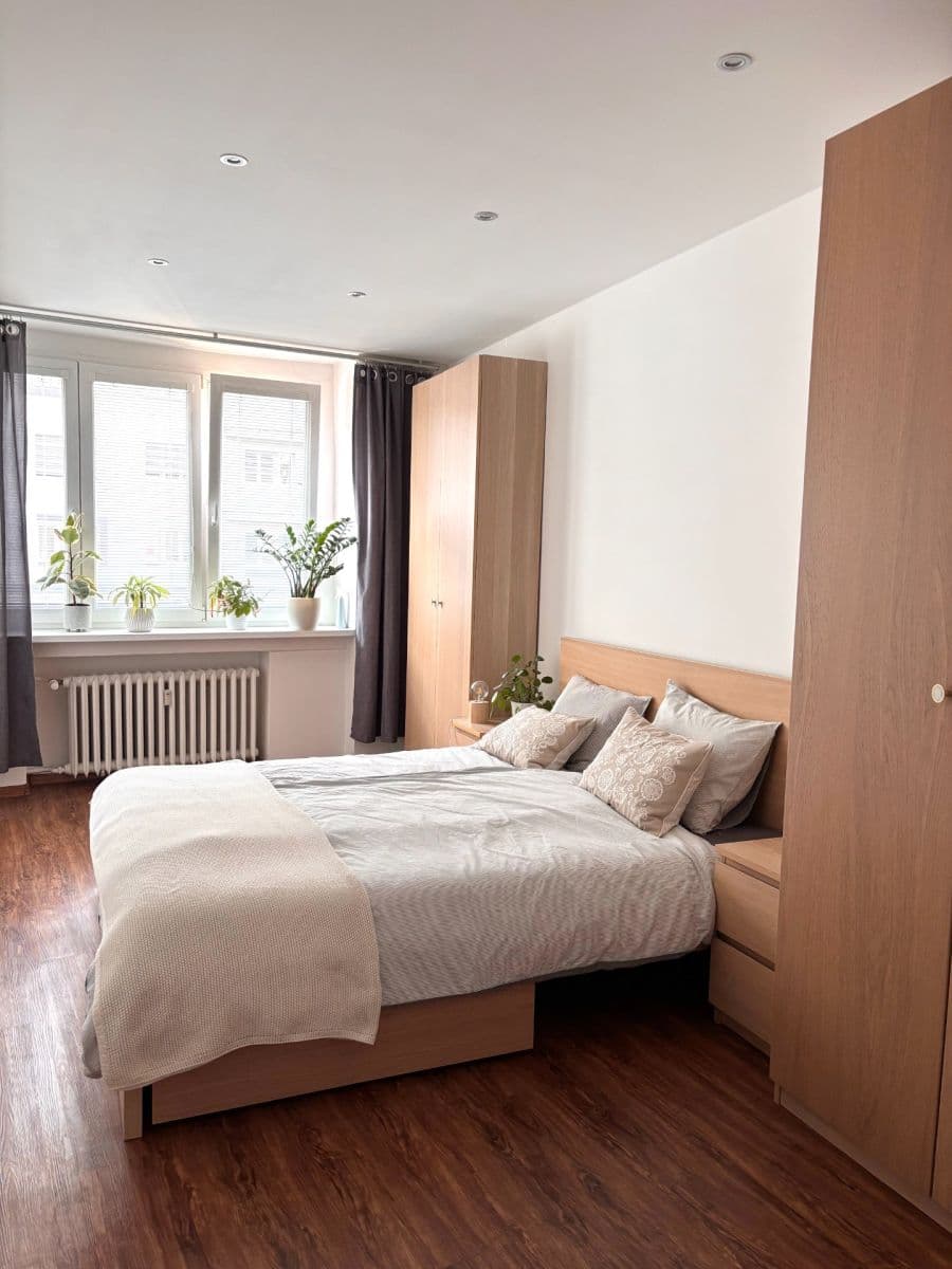 Prenájom bytu 2-izbový 62 m², Dělnická, Praha, Praha Prenájom bytu 2-izbový 62 m², Dělnická, Praha, Praha