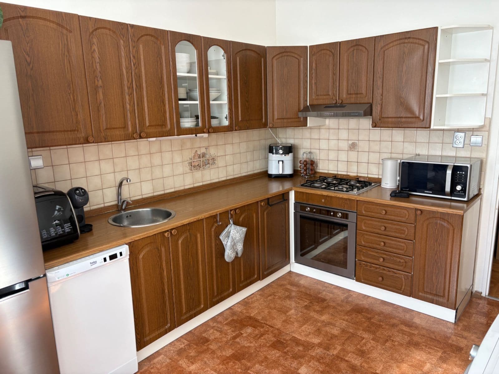 Prenájom bytu 2-izbový 65 m², Javorová, Vestec, Středočeský kraj Prenájom bytu 2-izbový 65 m², Javorová, Vestec, Středočeský kraj