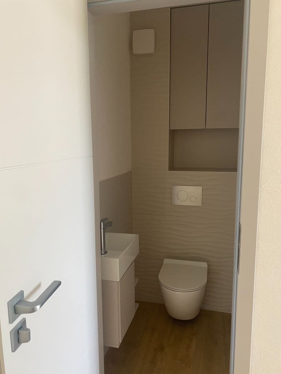 Prenájom bytu 3-izbový 70 m², Přátelství, Praha, Praha Prenájom bytu 3-izbový 70 m², Přátelství, Praha, Praha