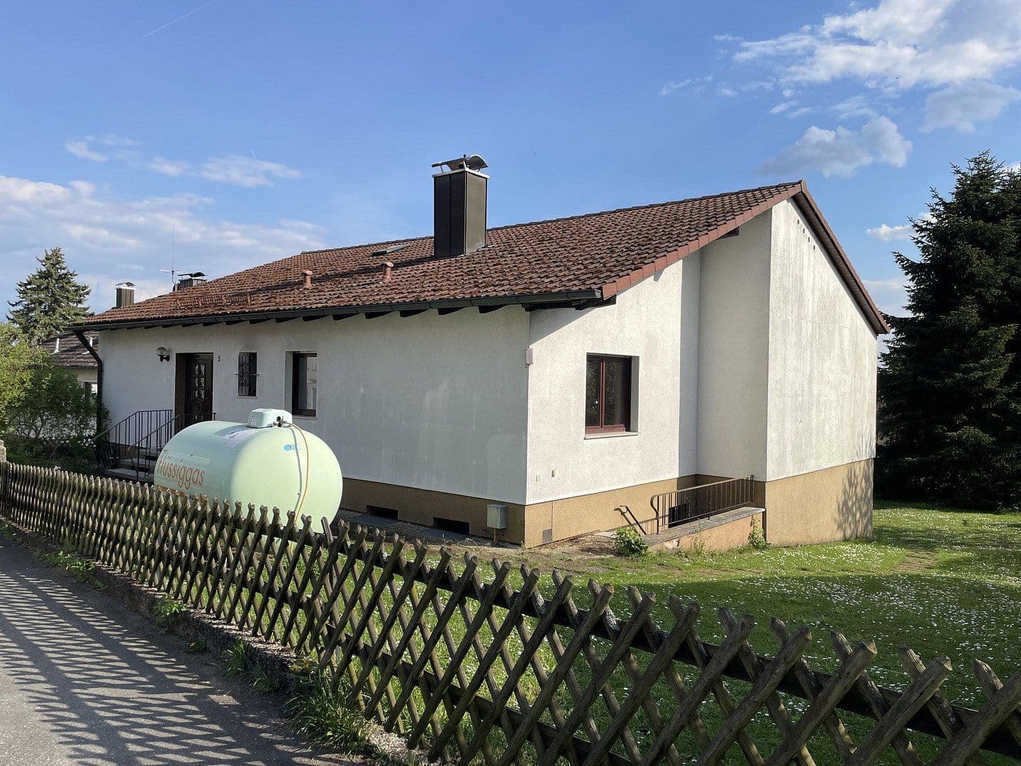 Predaj domu 212 m², pozemek 815 m², Marloffstein, Bavorsko Predaj domu 212 m², pozemek 815 m², Marloffstein, Bavorsko