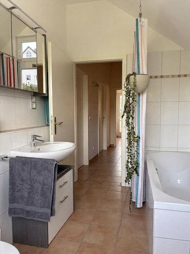 Predaj domu 160 m², pozemek 150 m², Mühlheim am Main, Hesensko Predaj domu 160 m², pozemek 150 m², Mühlheim am Main, Hesensko