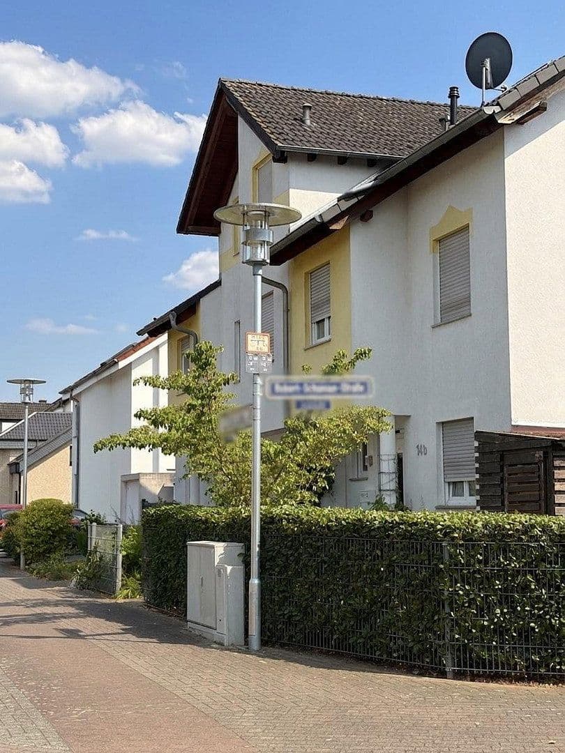 Predaj domu 160 m², pozemek 150 m², Mühlheim am Main, Hesensko Predaj domu 160 m², pozemek 150 m², Mühlheim am Main, Hesensko