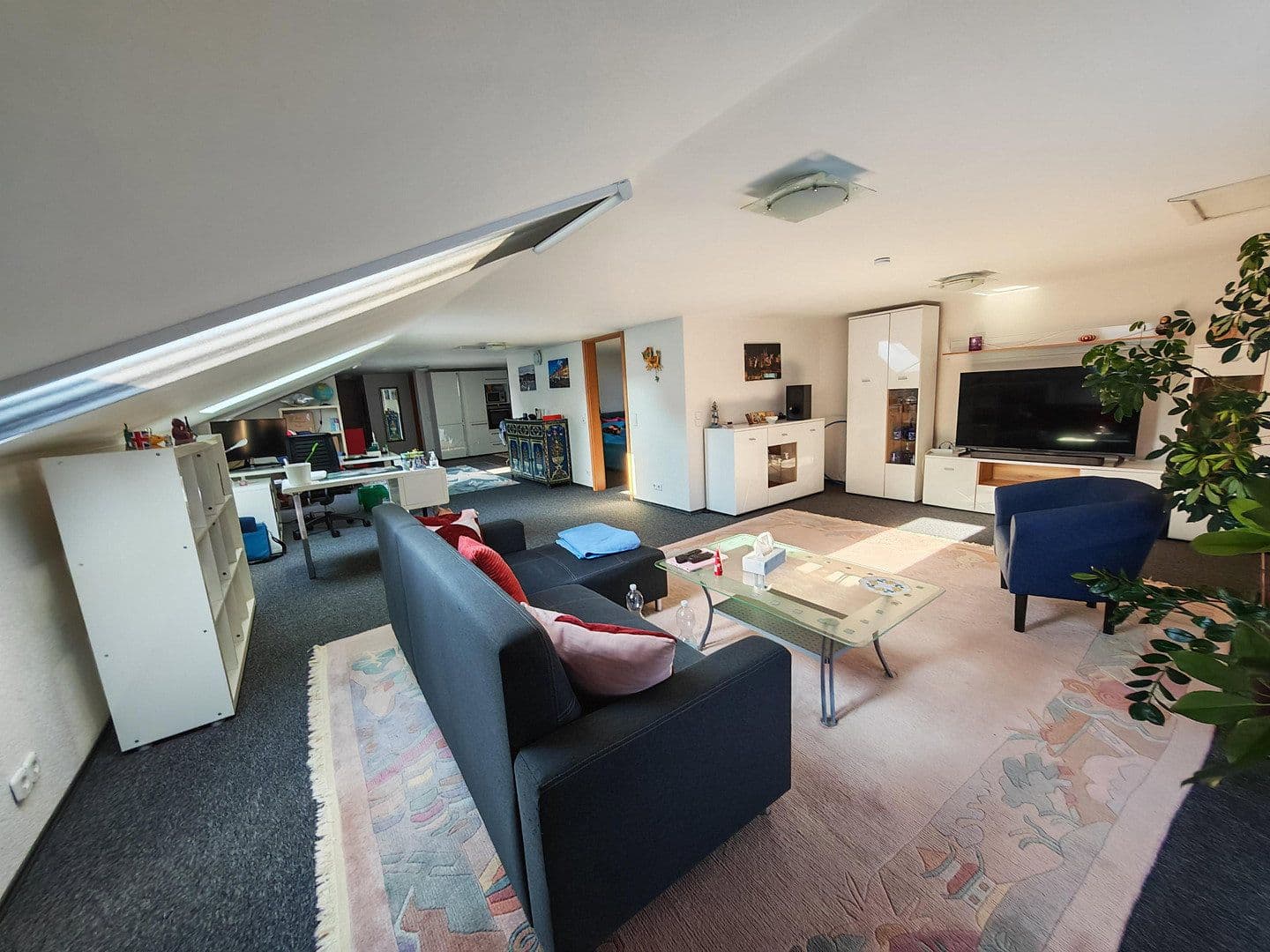 Predaj domu 348 m², pozemek 1.220 m², KARLSRUHE, Bádensko-Wurttembersko Predaj domu 348 m², pozemek 1.220 m², KARLSRUHE, Bádensko-Wurttembersko