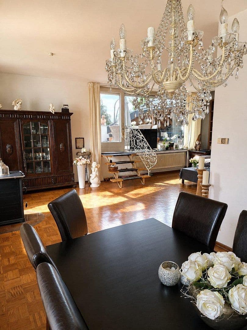 Predaj domu 380 m², pozemek 818 m², Solingen, Severné Porýnie - Westfálsko Predaj domu 380 m², pozemek 818 m², Solingen, Severné Porýnie - Westfálsko