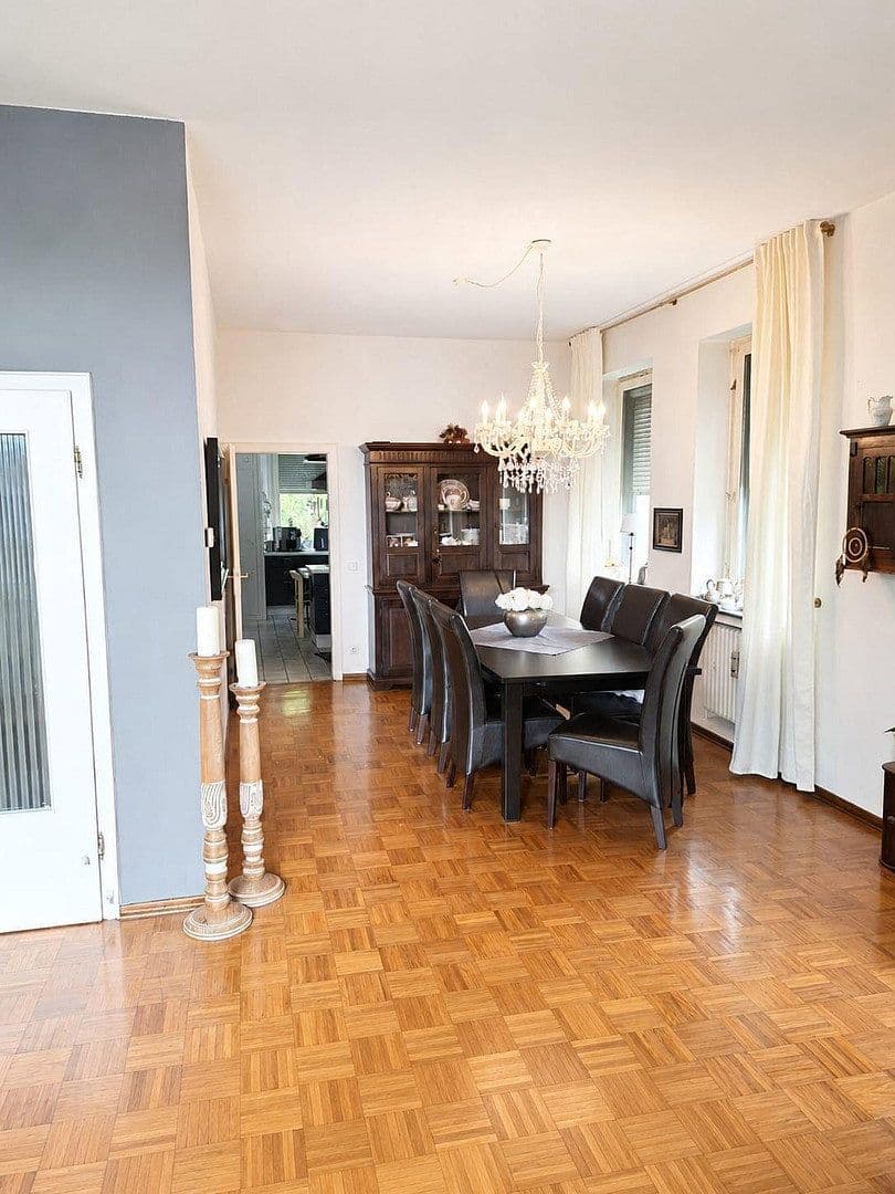 Predaj domu 380 m², pozemek 818 m², Solingen, Severné Porýnie - Westfálsko Predaj domu 380 m², pozemek 818 m², Solingen, Severné Porýnie - Westfálsko