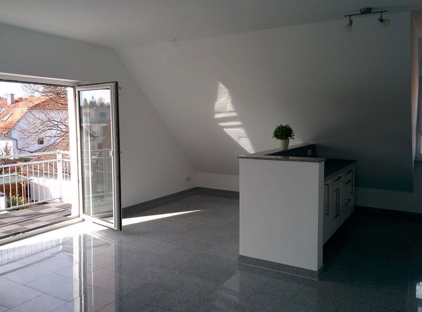 Prenájom bytu 3-izbový 74 m², München, Bavorsko Prenájom bytu 3-izbový 74 m², München, Bavorsko