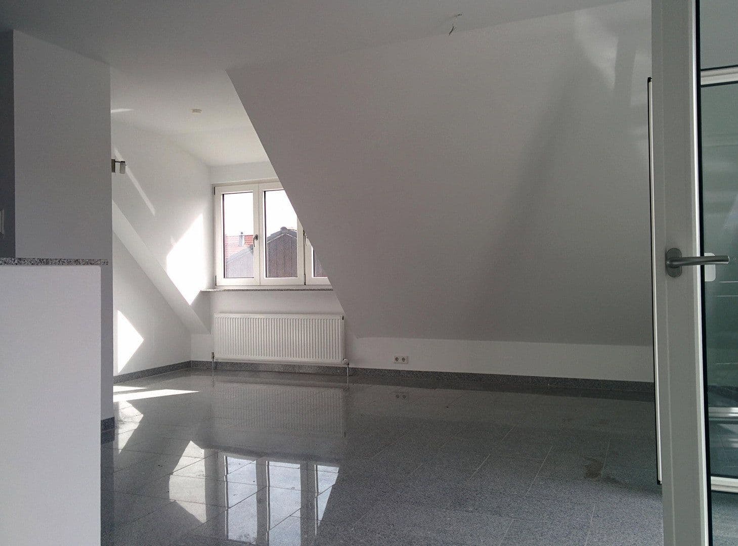 Prenájom bytu 3-izbový 74 m², München, Bavorsko Prenájom bytu 3-izbový 74 m², München, Bavorsko