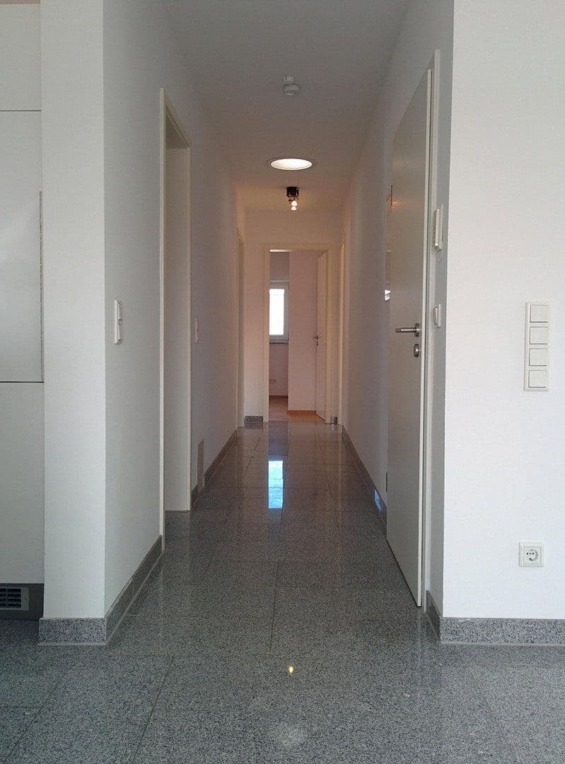 Prenájom bytu 3-izbový 74 m², München, Bavorsko Prenájom bytu 3-izbový 74 m², München, Bavorsko