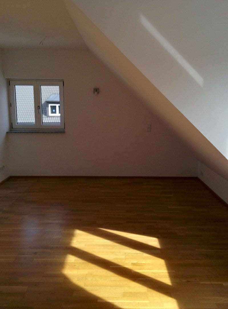Prenájom bytu 3-izbový 74 m², München, Bavorsko Prenájom bytu 3-izbový 74 m², München, Bavorsko