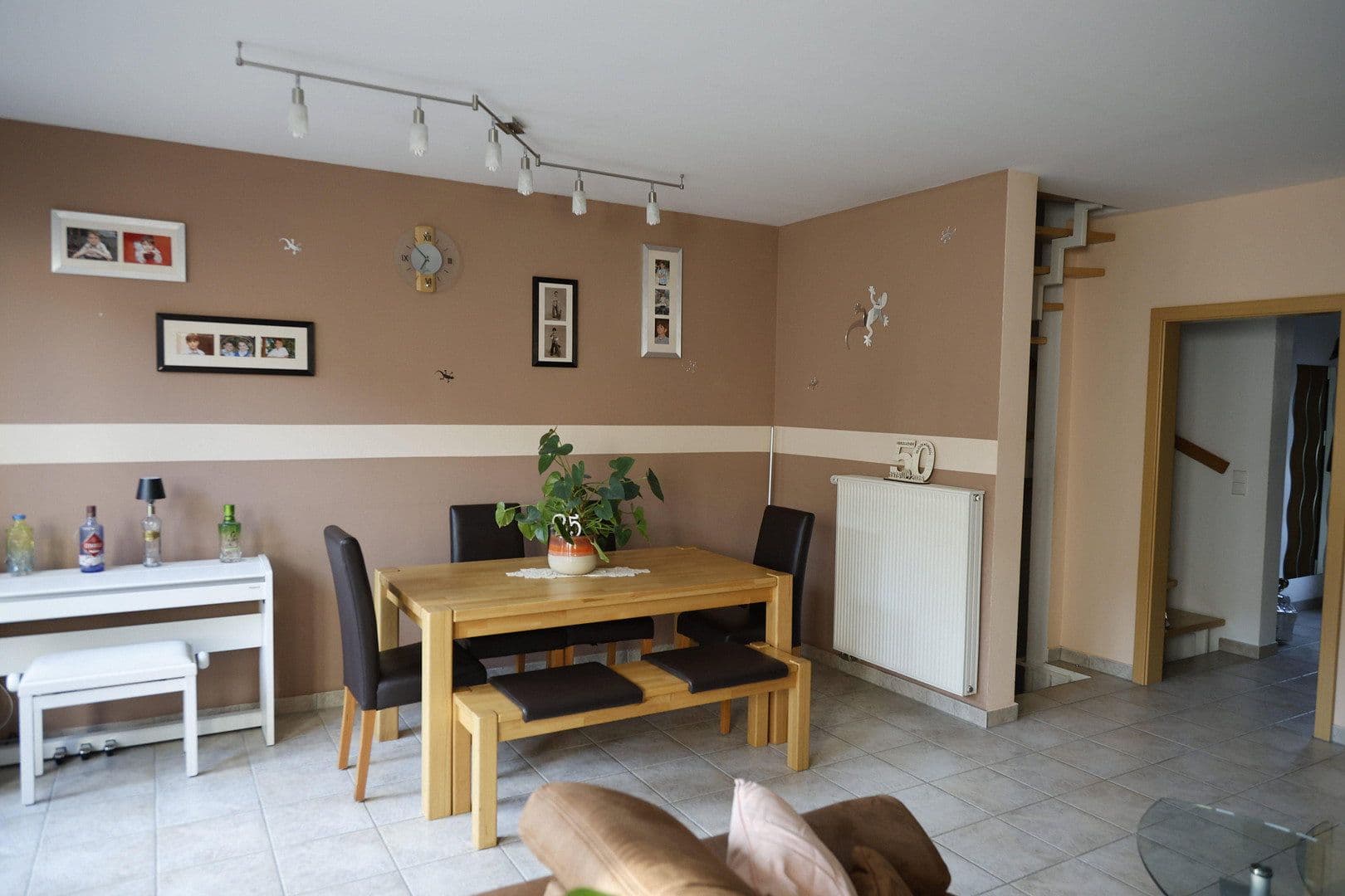 Predaj domu 138 m², pozemek 152 m², Oppenheim, Porýnie-Falcko Predaj domu 138 m², pozemek 152 m², Oppenheim, Porýnie-Falcko