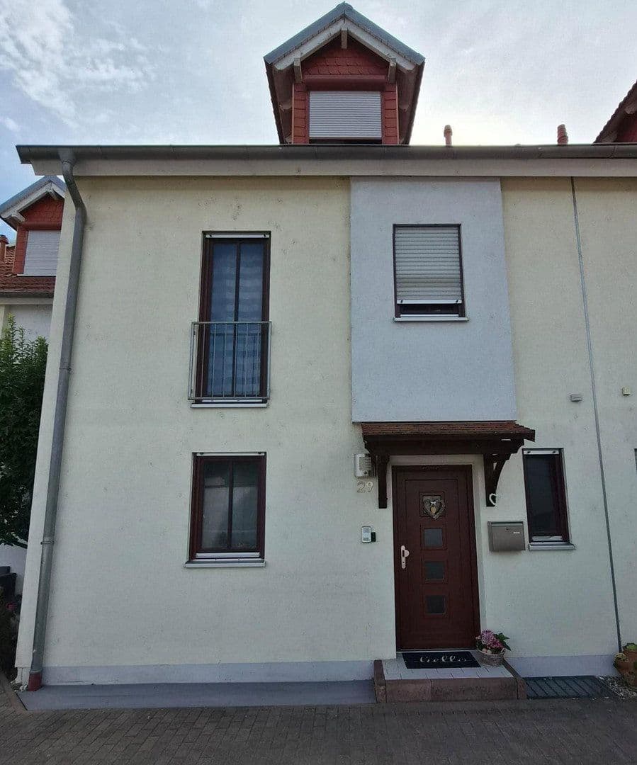 Predaj domu 138 m², pozemek 152 m², Oppenheim, Porýnie-Falcko Predaj domu 138 m², pozemek 152 m², Oppenheim, Porýnie-Falcko