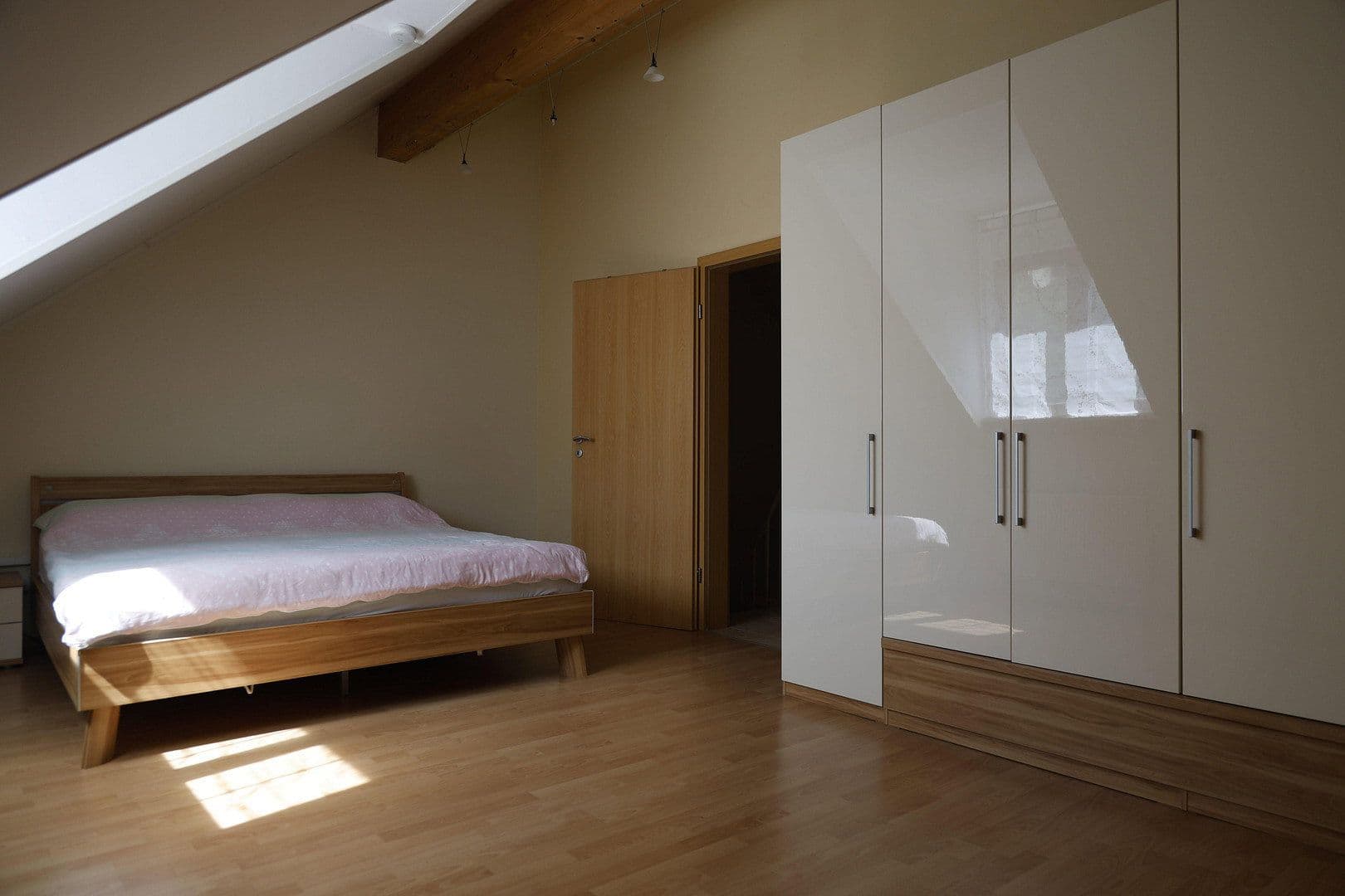 Predaj domu 138 m², pozemek 152 m², Oppenheim, Porýnie-Falcko Predaj domu 138 m², pozemek 152 m², Oppenheim, Porýnie-Falcko