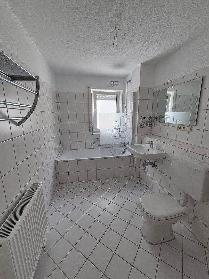 Prenájom bytu 3-izbový 70 m², Mühlstraße22, Neuenbürg, Bádensko-Wurttembersko Prenájom bytu 3-izbový 70 m², Mühlstraße22, Neuenbürg, Bádensko-Wurttembersko
