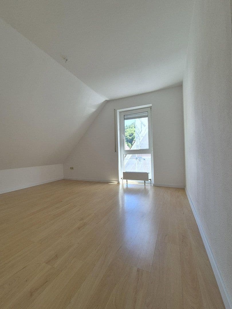 Prenájom bytu 3-izbový 70 m², Mühlstraße22, Neuenbürg, Bádensko-Wurttembersko Prenájom bytu 3-izbový 70 m², Mühlstraße22, Neuenbürg, Bádensko-Wurttembersko