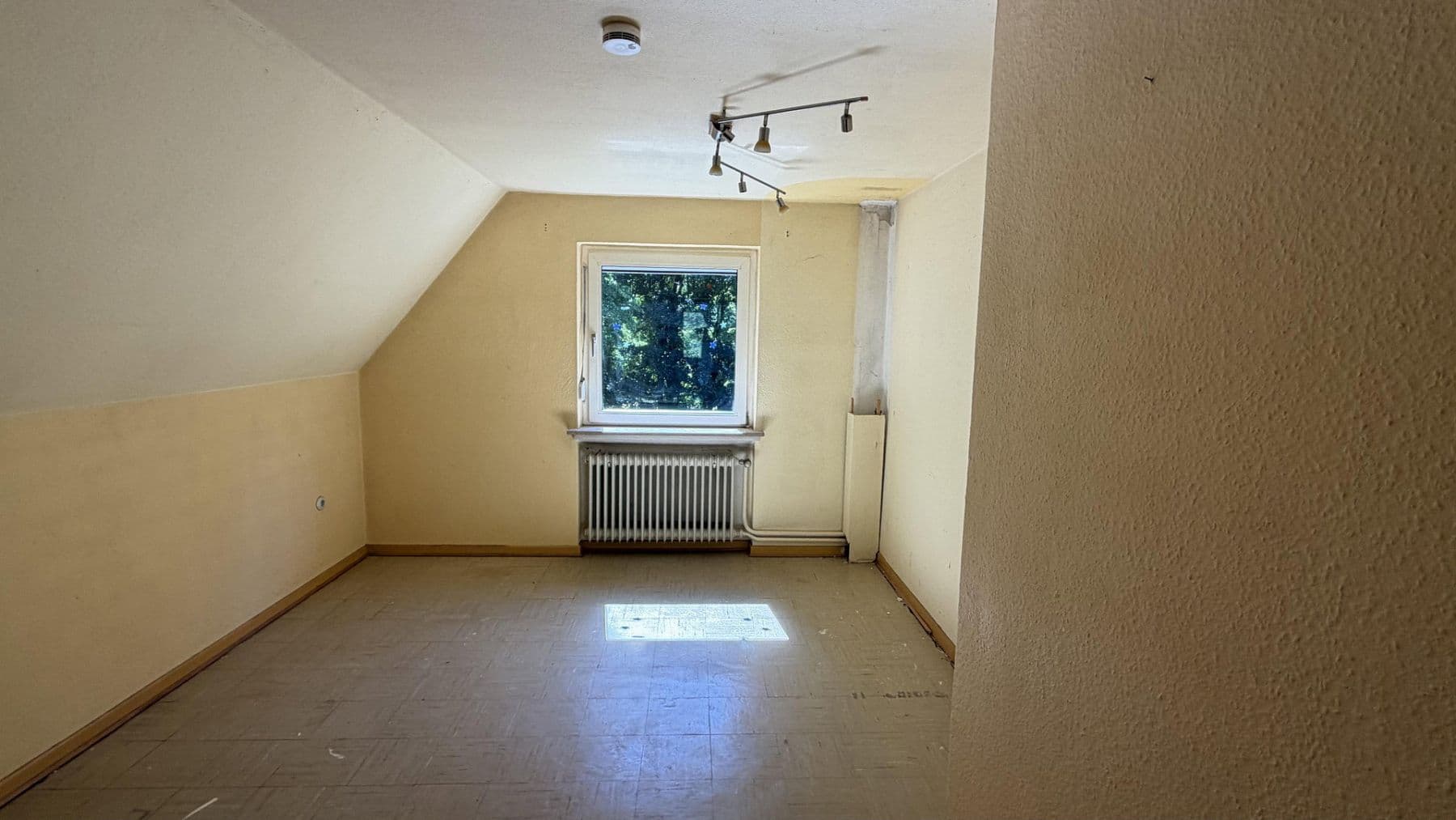 Predaj domu 94 m², pozemek 1.100 m², Roffhausener Landstraße 11c, Schortens, Dolné Sasko Predaj domu 94 m², pozemek 1.100 m², Roffhausener Landstraße 11c, Schortens, Dolné Sasko