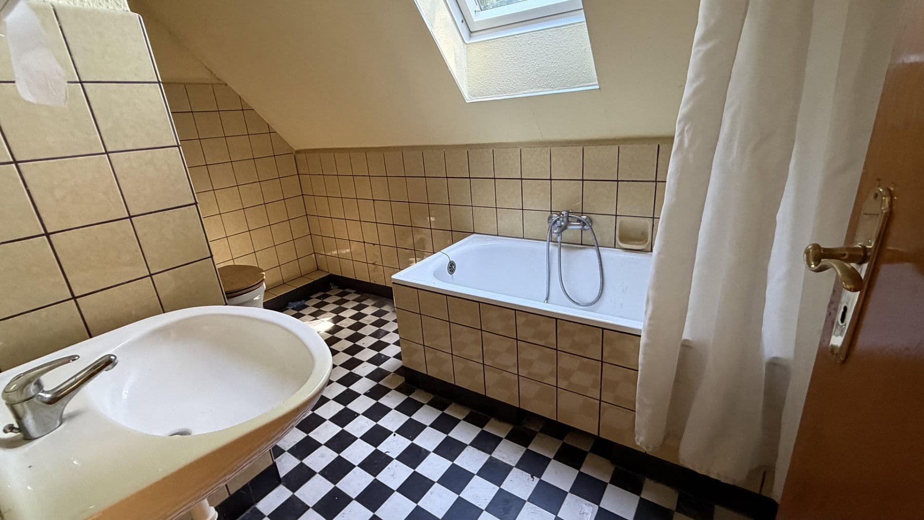 Predaj domu 94 m², pozemek 1.100 m², Roffhausener Landstraße 11c, Schortens, Dolné Sasko Predaj domu 94 m², pozemek 1.100 m², Roffhausener Landstraße 11c, Schortens, Dolné Sasko
