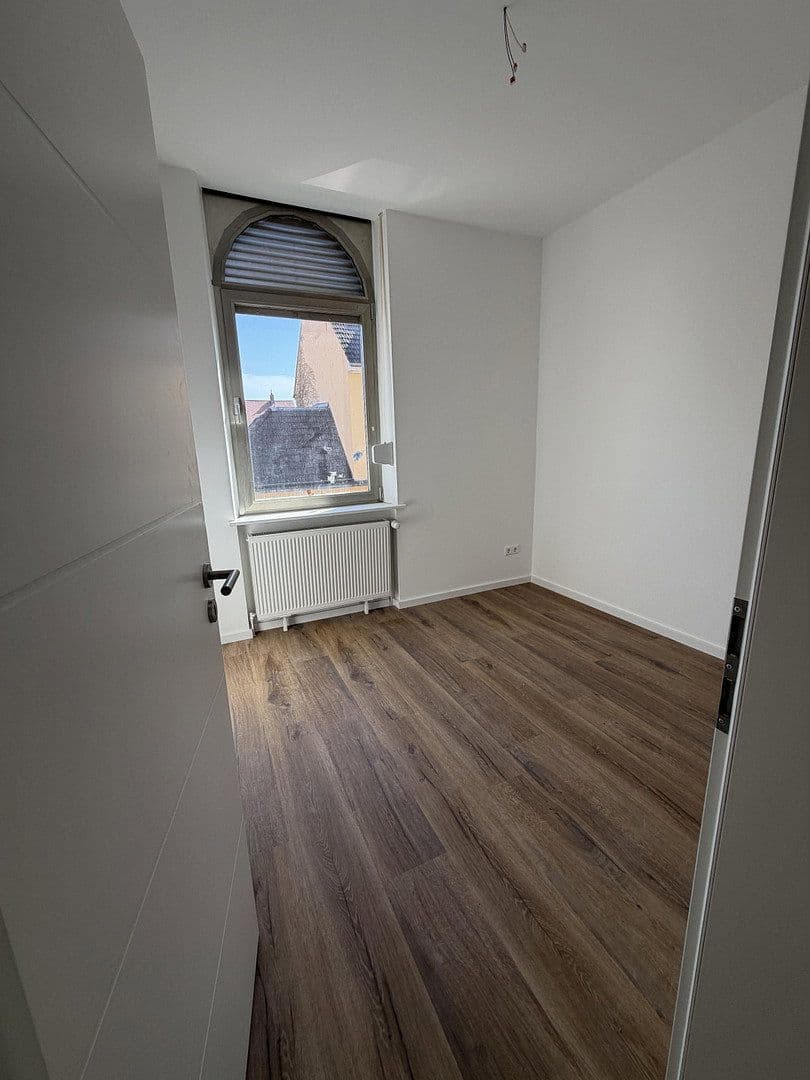 Prenájom bytu 5-izbový 135 m², Kämmererstr 32, Speyer, Porýnie-Falcko Prenájom bytu 5-izbový 135 m², Kämmererstr 32, Speyer, Porýnie-Falcko
