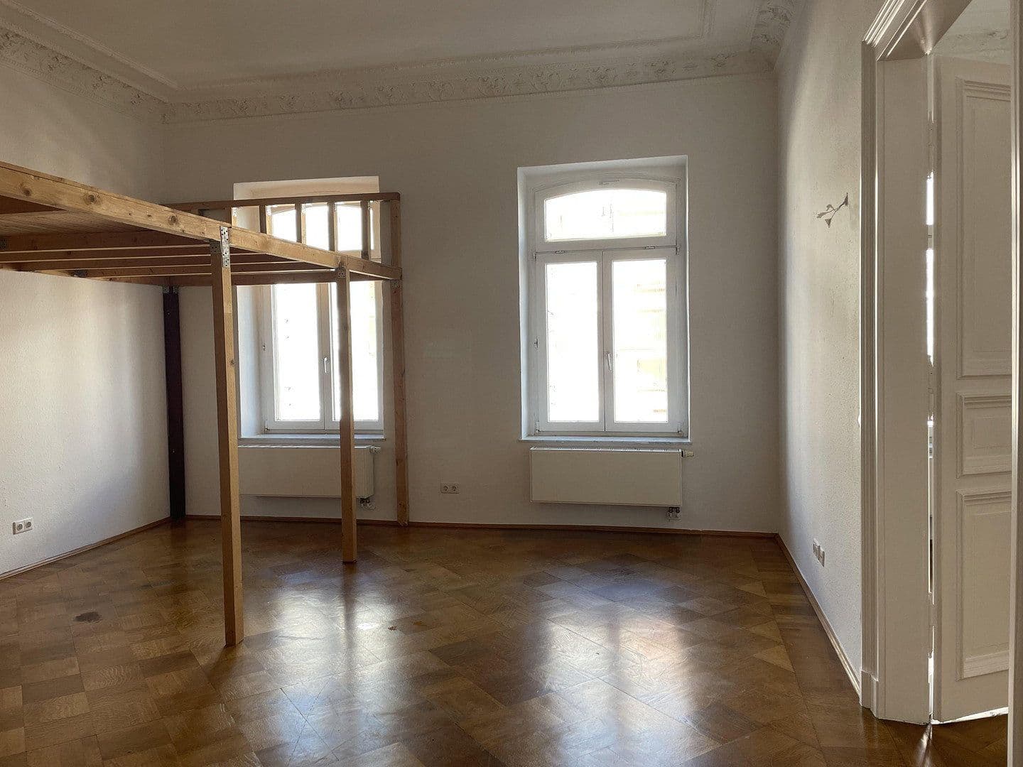 Prenájom bytu 5-izbový 200 m², Dufourstrasse 4, Leipzig, Sasko Prenájom bytu 5-izbový 200 m², Dufourstrasse 4, Leipzig, Sasko