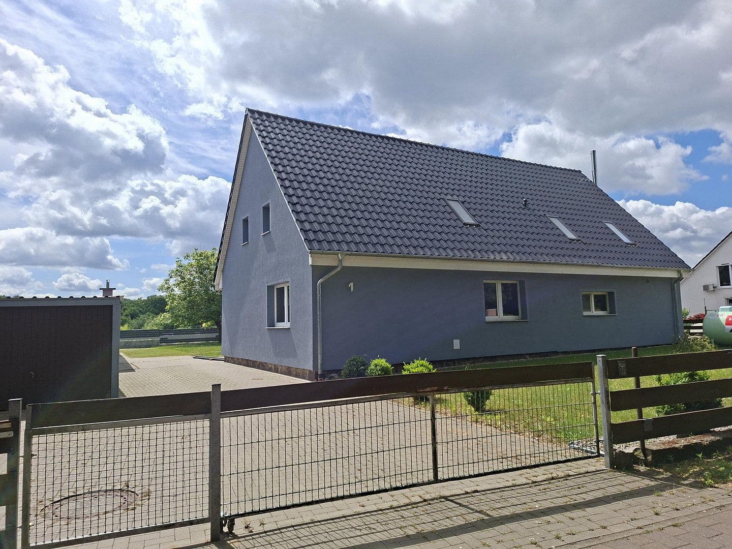 Predaj domu 216 m², pozemek 1.195 m², Neubauerngasse 1, Blumenholz, Meklenbursko-Predpomoransko Predaj domu 216 m², pozemek 1.195 m², Neubauerngasse 1, Blumenholz, Meklenbursko-Predpomoransko