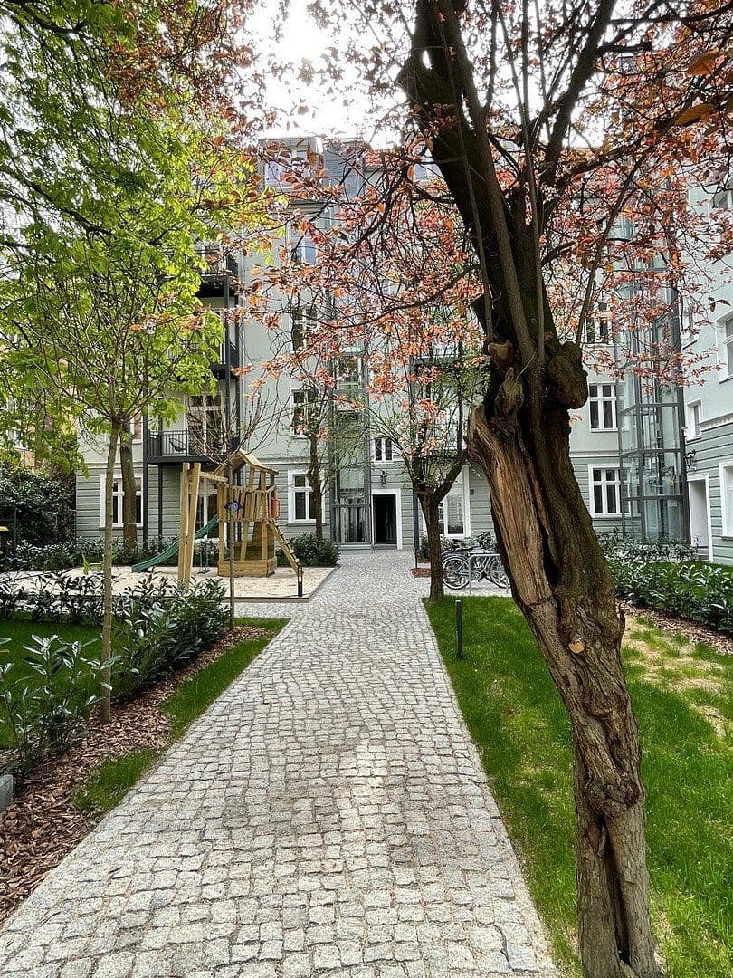 Prenájom bytu 3-izbový 86 m², Schloßstr. 69, Berlin, Berlín Prenájom bytu 3-izbový 86 m², Schloßstr. 69, Berlin, Berlín