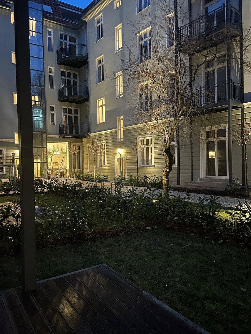 Prenájom bytu 3-izbový 86 m², Schloßstr. 69, Berlin, Berlín Prenájom bytu 3-izbový 86 m², Schloßstr. 69, Berlin, Berlín