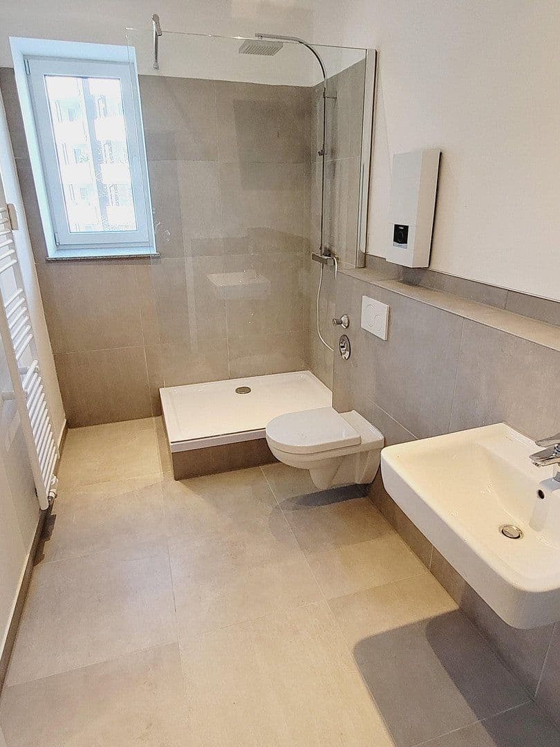 Prenájom bytu 3-izbový 106 m², Händelstr. 4, Duisburg, Severné Porýnie - Westfálsko Prenájom bytu 3-izbový 106 m², Händelstr. 4, Duisburg, Severné Porýnie - Westfálsko