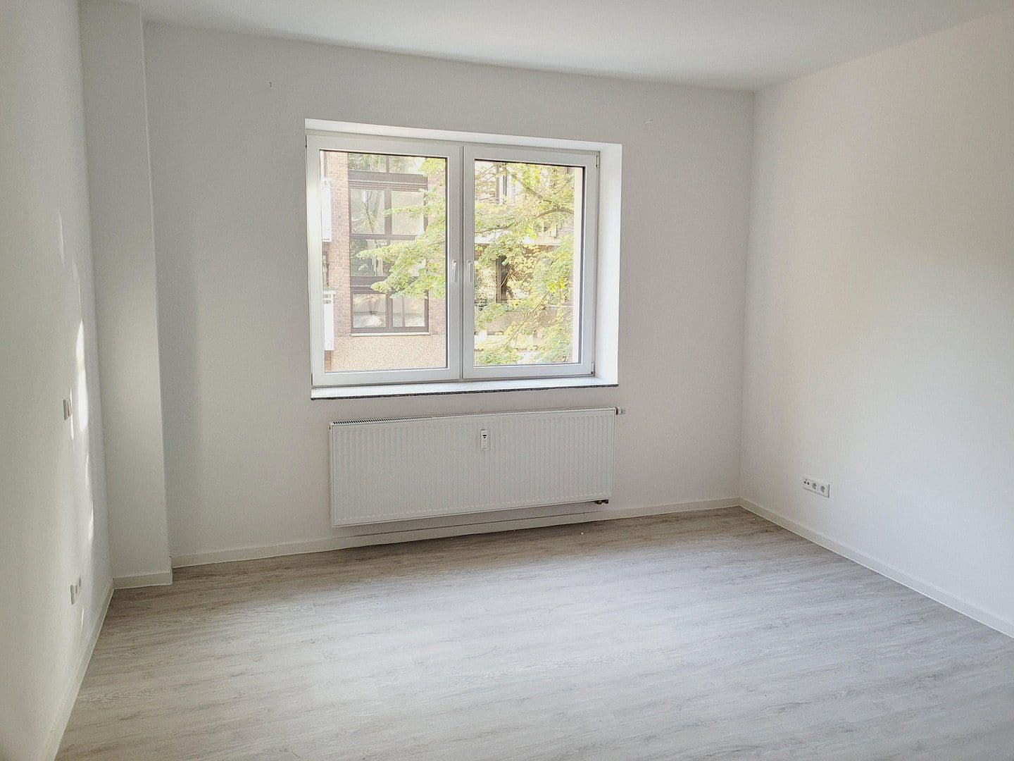 Prenájom bytu 3-izbový 106 m², Händelstr. 4, Duisburg, Severné Porýnie - Westfálsko Prenájom bytu 3-izbový 106 m², Händelstr. 4, Duisburg, Severné Porýnie - Westfálsko